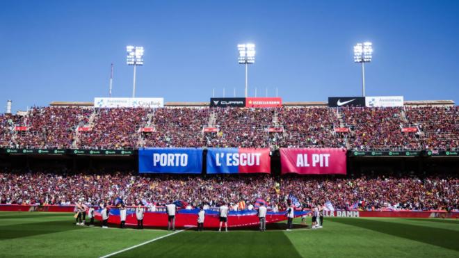 La grada de Montjuic antes de un partido del Barcelona (Fuente: Europa Press)