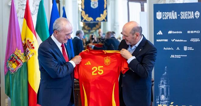 Paco de la Torre y Rafael Louzán presentan la Nations League en Málaga (Foto: RFEF).