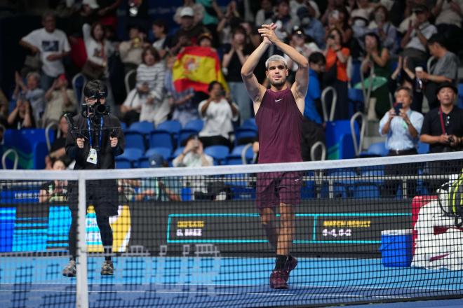 Carlos Alcaraz celebra su victoria en Tokio (Foto: CordonPress).