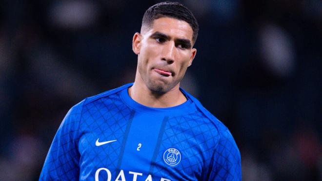 Achraf Hakimi en un calentamiento con el PSG (Foto: Cordon Press)