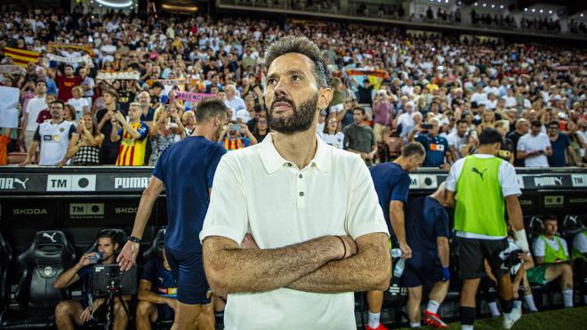 Carlos Corberán en Mestalla (Foto: Valencia CF)