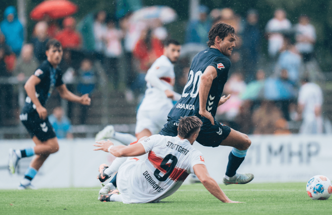 Marcos Alonso ante Demirovic (Foto: Celta).