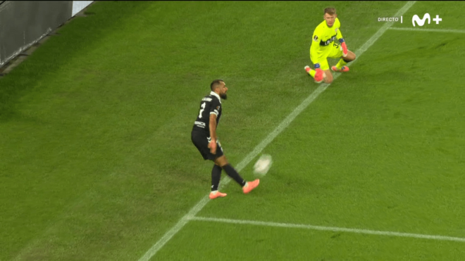 El gol anulado a Borja Iglesias en el Stuttgart-Celta.
