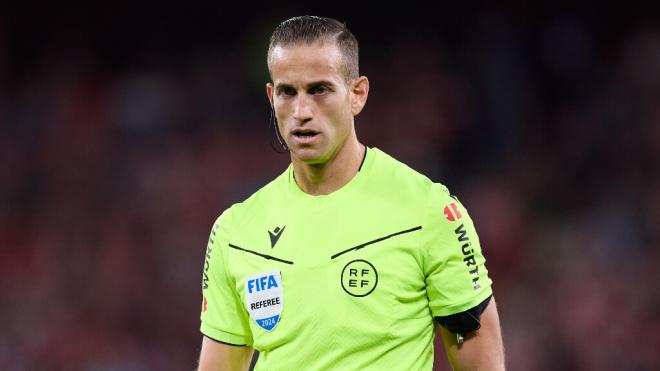 Javier Alberola Rojas en un partido de LALIGA (Europa Press)