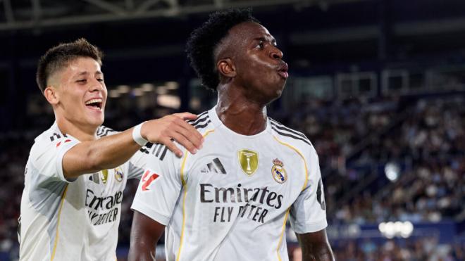 Vinicius celebra un gol en el Levante-Real Madrid (foto: Cordon Press).