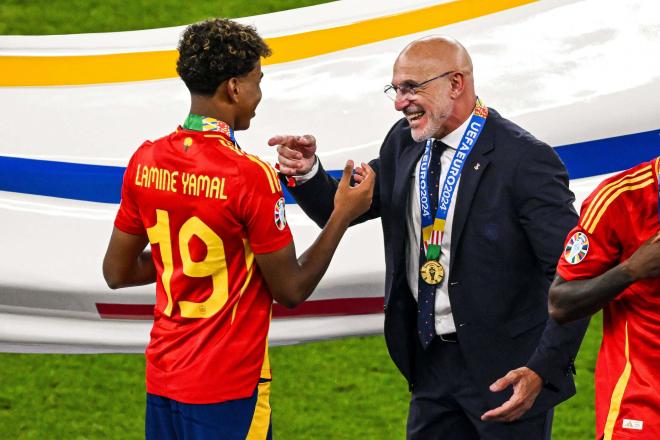 Lamine Yamal junto a Luis de la Fuente (Cordon Press)