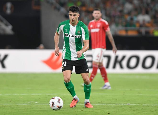 Marc Roca, ante el Nottingham (Foto: Kiko Hurtado)