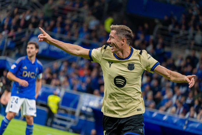 Robert Lewandowski celebra un gol ante el Oviedo (Foto: Cordon Press)