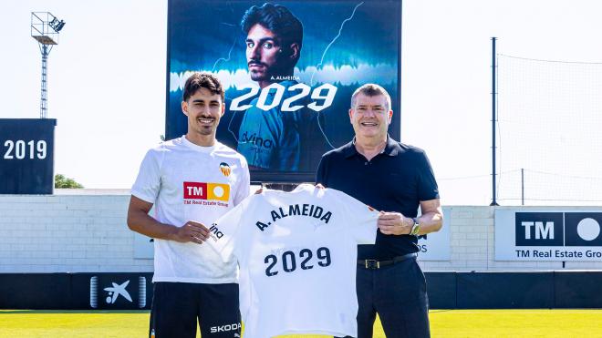 André Almeida renueva (Foto: Valencia CF)