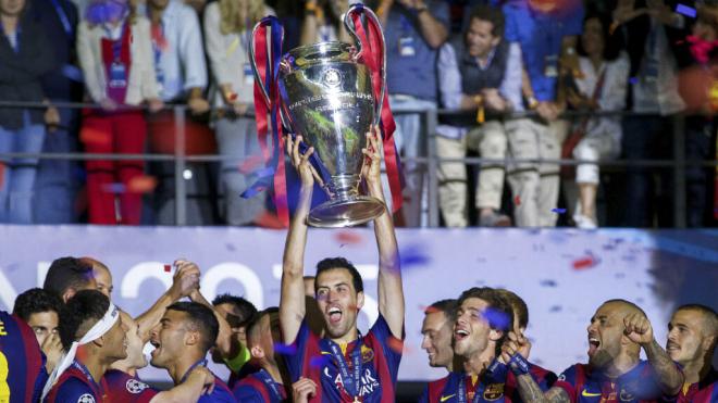 Sergio Busquets levantando la Champions League (Fuente: Cordon Press)