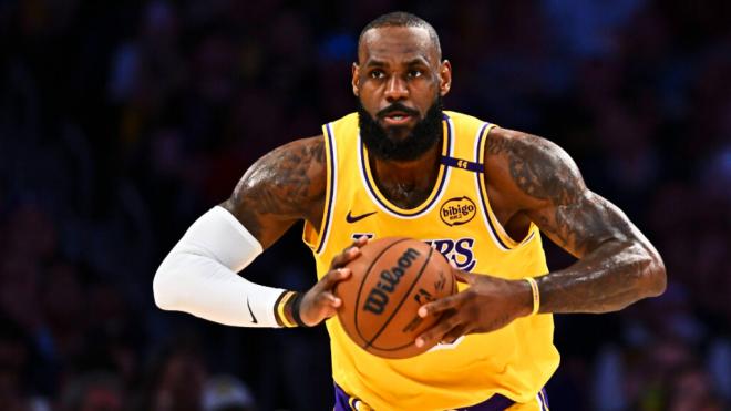 LeBron James en un partido con Los Ángeles Lakers (Cordon Press)