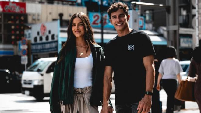 Gemma Pinto y Marc Márquez, por las calles de Japón (Foto: @marcmarquez93).