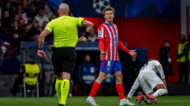 Pablo Barrios durante el último Atlético - Real Madrid (foto: Cordon Press).