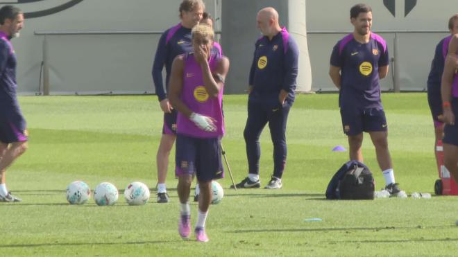 Lamine Yamal se ríe en el entreno previo a la Real Sociedad. (Foto: ElDesmarque)