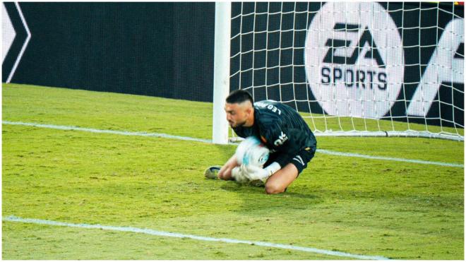 Leo Román, durante el Mallorca - Alavés. (@RCD_Mallorca)