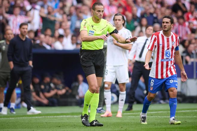 Alberola Rojas, en el derbi madrileño (Foto: Cordon Press).