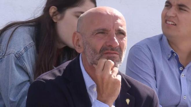 Monchi, en el palco siguiendo al San Fernando.