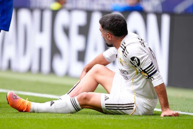 Dani Carvajal se duele del pisotón de Nico en el derbi (Foto: Cordon Press).