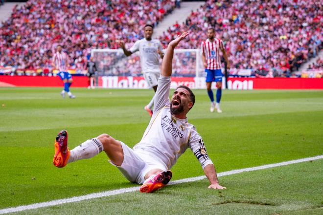 Dani Carvajal se duele del pisotón de Nico en el derbi (Foto: Cordon Press).