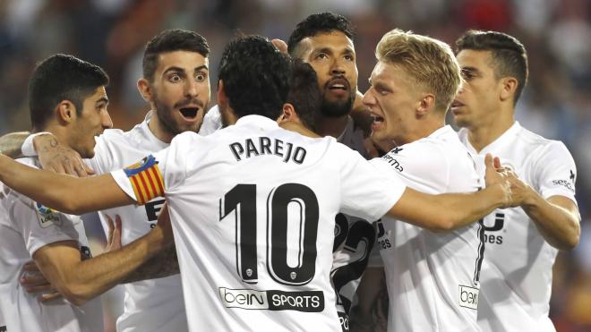 Dani Parejo celebra un gol con el 10 (Foto: Valencia CF)