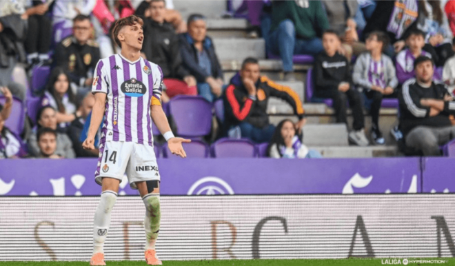 Iván Alejo desesperado durante el duelo del Pucela ante la CyD Leonesa