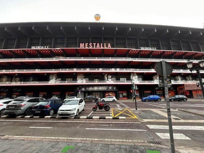 Lluvia en Mestalla, que debe acoger el Valencia - Oviedo