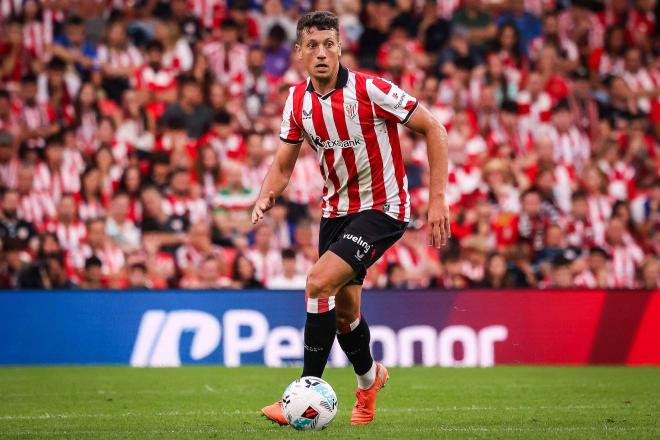 Mikel Vesga, durante un partido con el Athletic (Foto: Cordon Press).