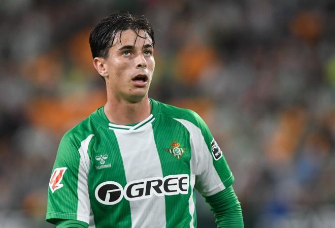 Valentín Gómez, ante Osasuna en La Cartuja. (Foto: Kiko Hurtado)