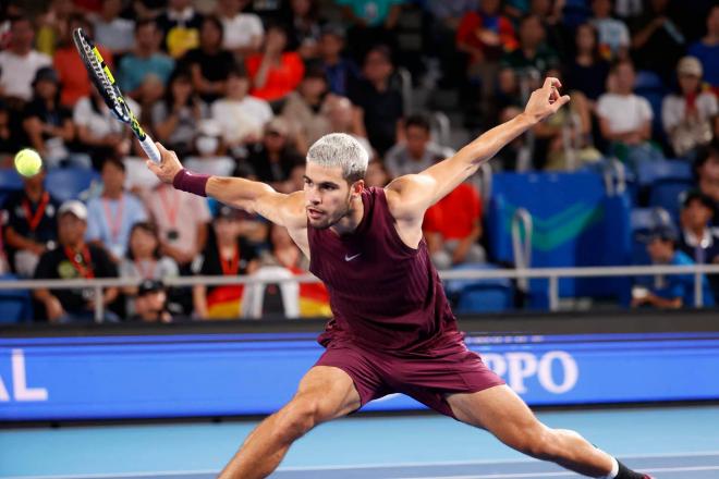 Carlos Alcaraz superó a Casper Ruud en el Torneo de Tokyo (foto: EFE).