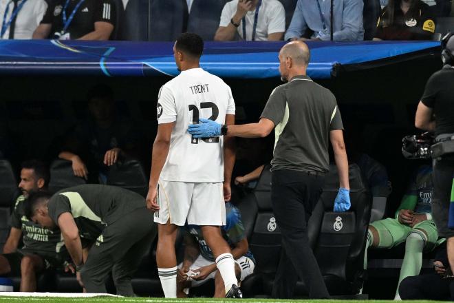 Trent Alexander-Arnold en el momento de su lesión (Cordon Press)