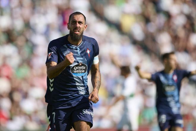 Borja Iglesias celebra su gol en el Elche-Celta (Foto: Europa Press).