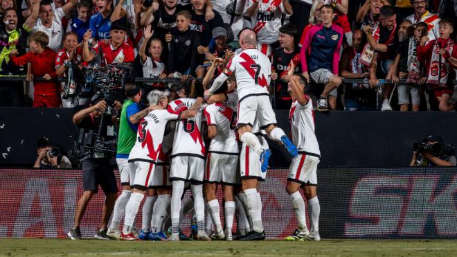 Los jugadores del Rayo celebrando en Vallecas (Cordon Press)