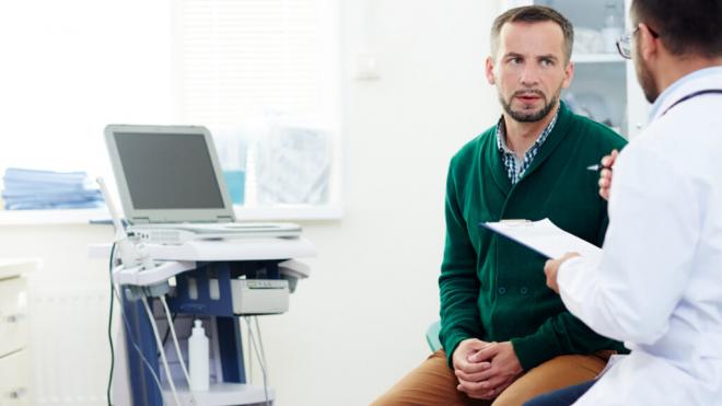 Hombre en una consulta médica (Foto: Freepik)