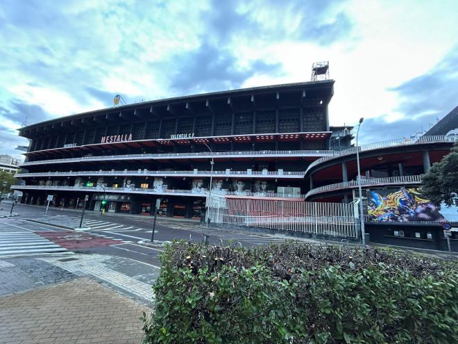 Mestalla amanece gris este lunes, día de lluvia