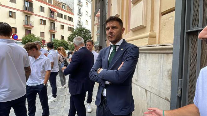 Joaquín, en la ofrenda floral del Betis en el Museo (Foto: Kiko Hurtado).
