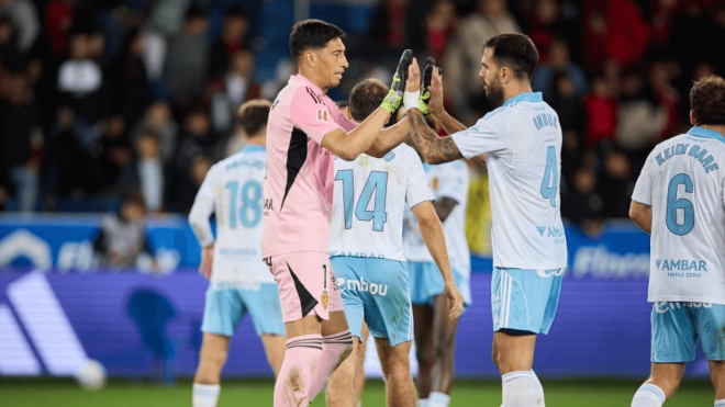 Andrada e Insua celebran el triunfo del Real Zaragoza ante el Mirandés (Foto: LaLiga).