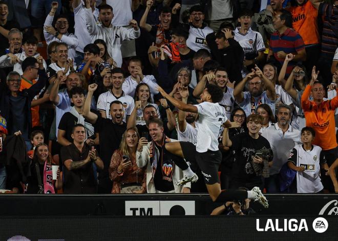 Danjuma celebra su gol al Oviedo. (Foto: LALIGA)
