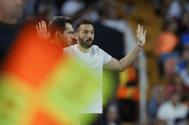 Carlos Corberán en Mestalla (Foto: LALIGA)