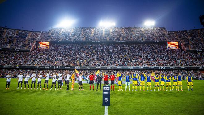 El césped de Mestalla y la afición no fallaron
