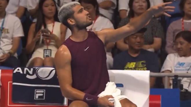Carlos Alcaraz critica decisión juez de silla en el Torneo de Tokio (Captura: tennistemple X)
