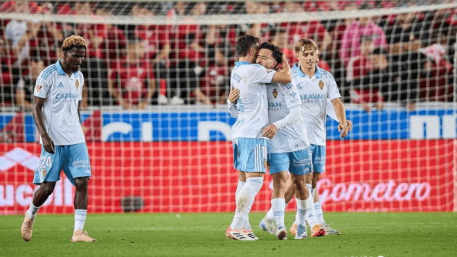 Los jugadores del Real Zaragoza celebran un gol ante el Mirandés (Foto: LaLiga).