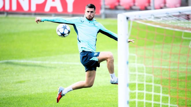 Escorzo del navarro Oihan Sancet en un entrenamiento de esta temporada en Lezama (Foto: Athletic Club).