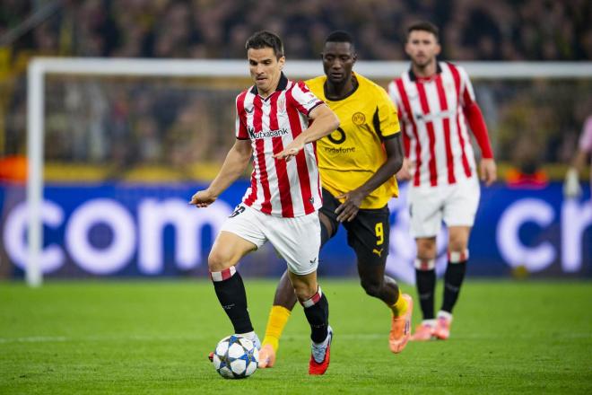 Ruiz de Galarreta ante el Borussia en la Champions League (Foto: Athletic Club).