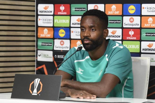 Cédric Bakambu, en sala de prensa (Foto: Kiko Hurtado).