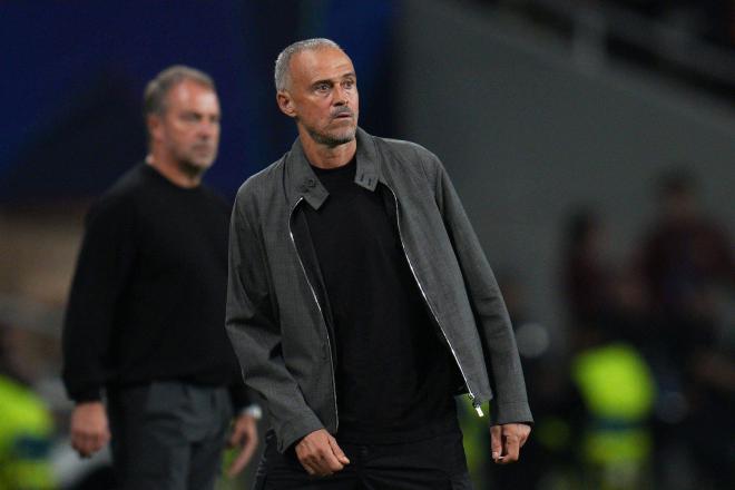 Luis Enrique y Hansi Flick en el Barça - PSG (Foto: Cordon Press)