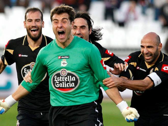 Dani Aranzubia celebra su gol en el Almería-Deportivo (Foto: EFE).