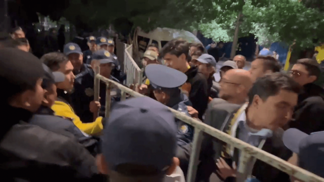 Problemas en las inmediaciones del estadio de Almaty (ElDesmarque)