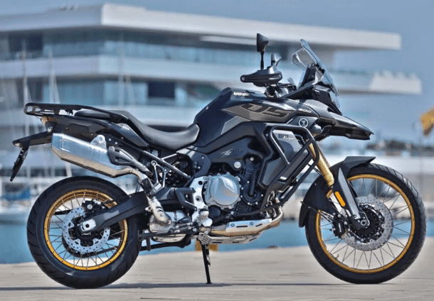 Voge 900 DSX