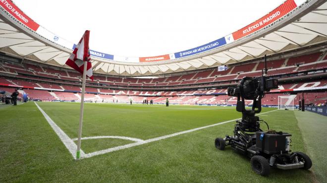 Cámara de televisión en el derbi Atlético - Real Madrid (Foto: LALIGA).
