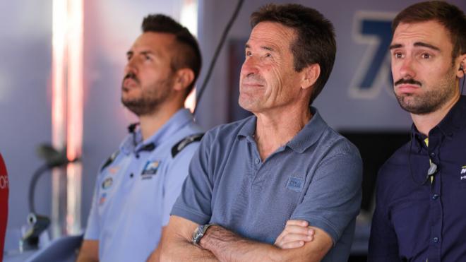 Jùlia Márquez en el box de Álex Márquez en un gran premio de MotoGP (Cordon Press)